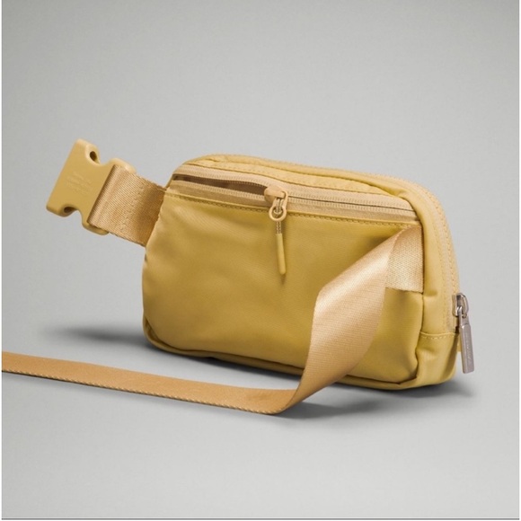 Lululemon everywhere belt bag, Extended strap, golden sands, OS - Picture 4 of 7